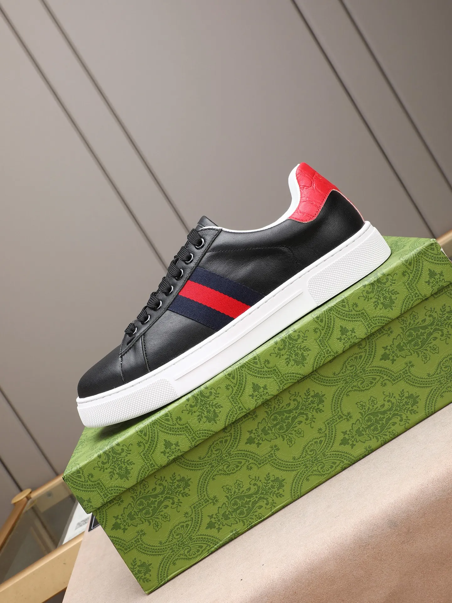 Men's shoes 💰400 [running volume version] GUGGI white shoe series! The fabric is made of imported cowhide➕Gucci special material➕sheep lining➕original rubber outsole, men's size 38-44 (45 can be customized)